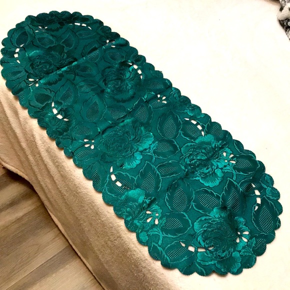 TABLE RUNNER - Picture 1 of 10